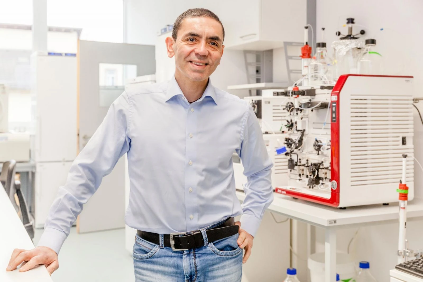 Uğur Şahin açıkladı: Pfizer/BioNTech Omicron aşısı için çalışmalara başladı